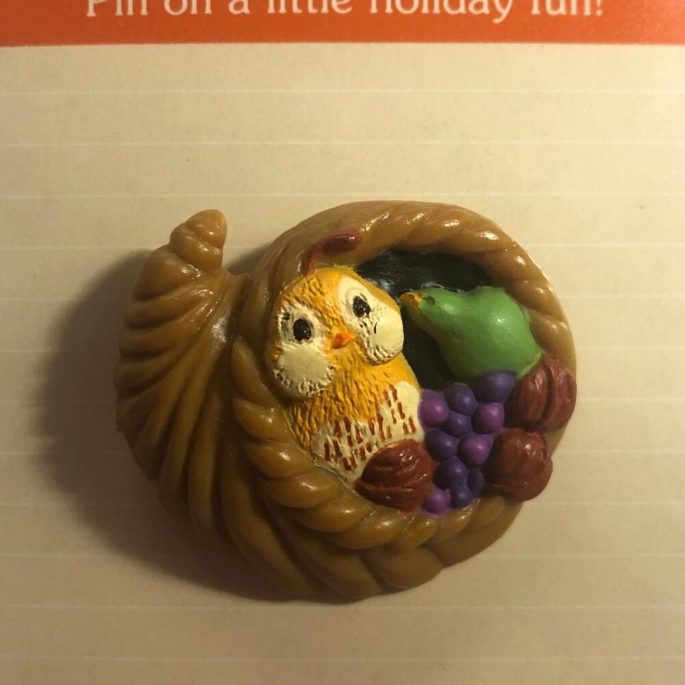 *New Vintage Hallmark Lapel Pin Thanksgiving Cornucopia Bird Basket Brooch 80's